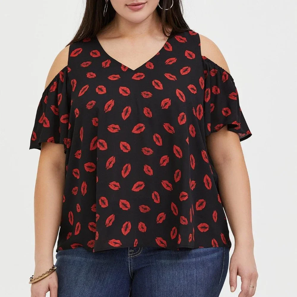 Torrid Lip Print Georgette Flutter Sleeve Cold Shoulder Blouse Size 4X - Picture 1 of 5